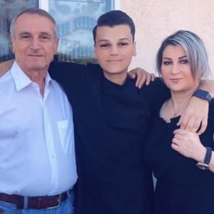 Meet your Posher, Zaitoon